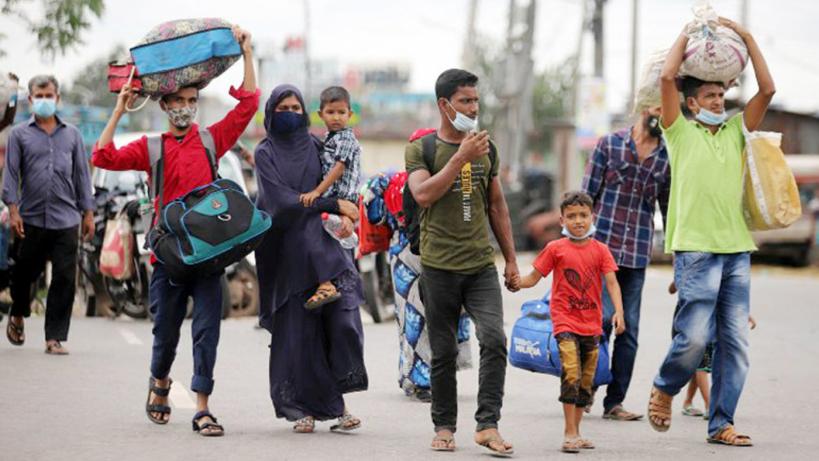 চাকরি বাঁচাতে পায়ে হেঁটেই ঢাকায় ফিরছে মানুষ